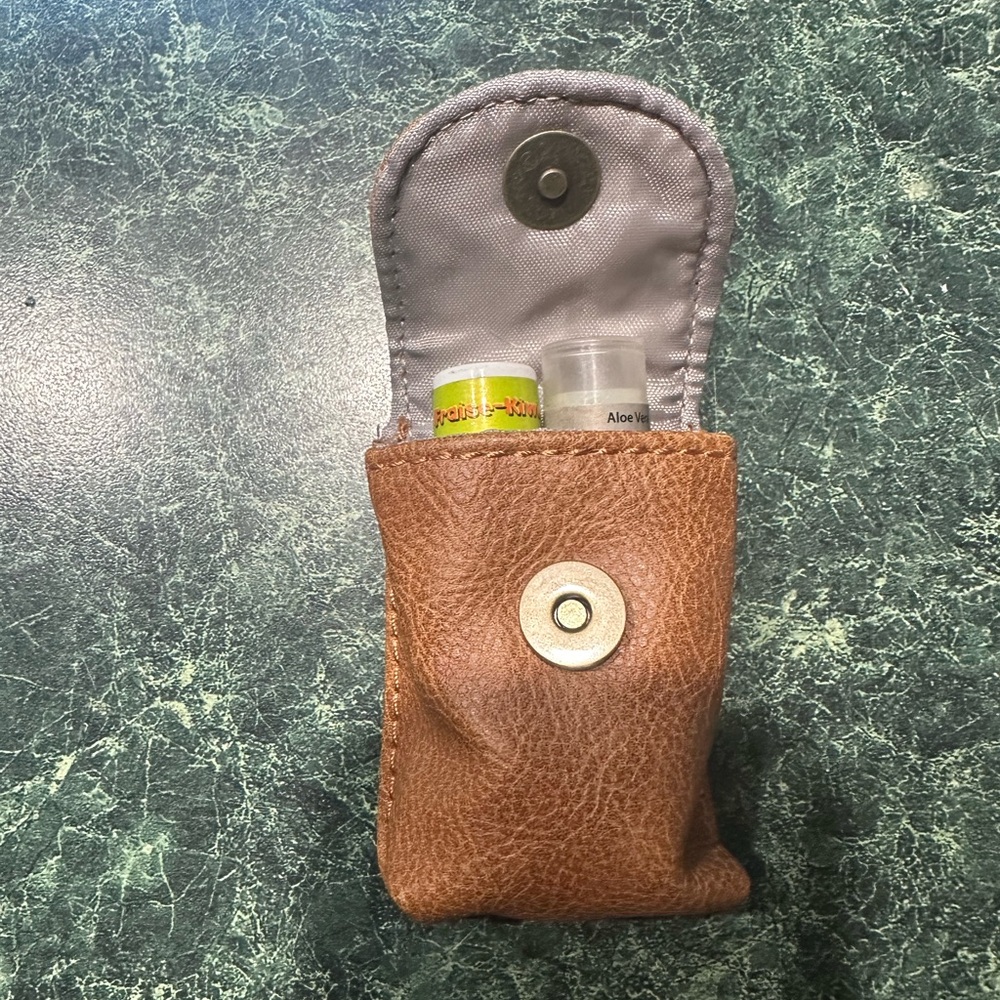 Thirty One Snap to it pouch- caramel color
